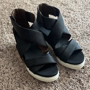 Dr. Scholls Women's Black Crisscross Platform Sandals